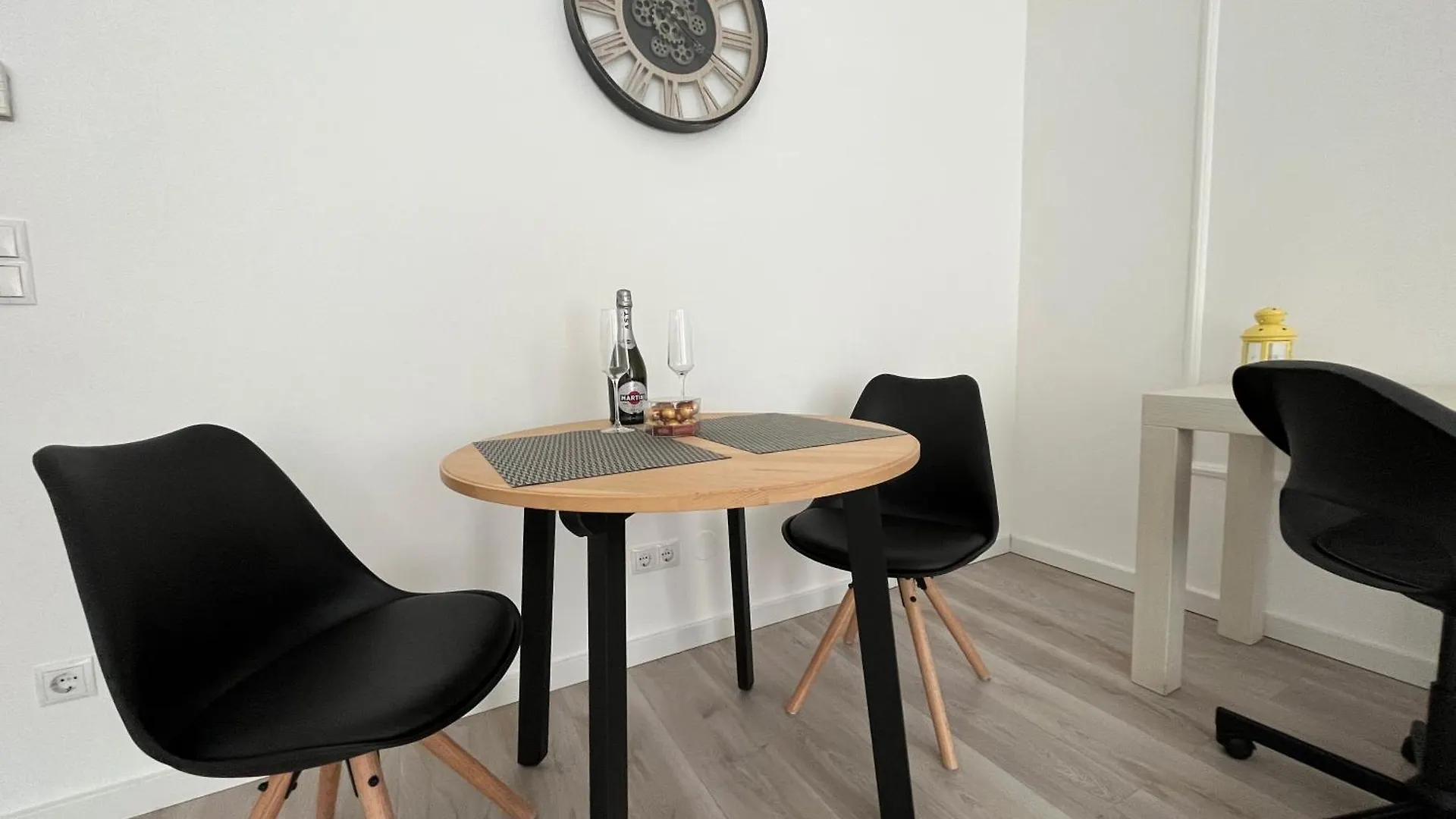 Stayin - Elegant Design Apartment With Garden Viena